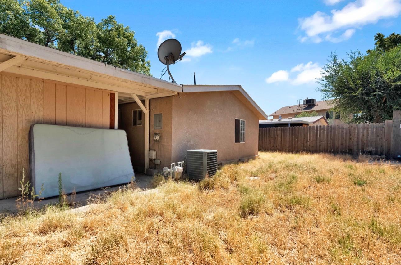 3239 W Vassar Ave, Fresno, CA 93722