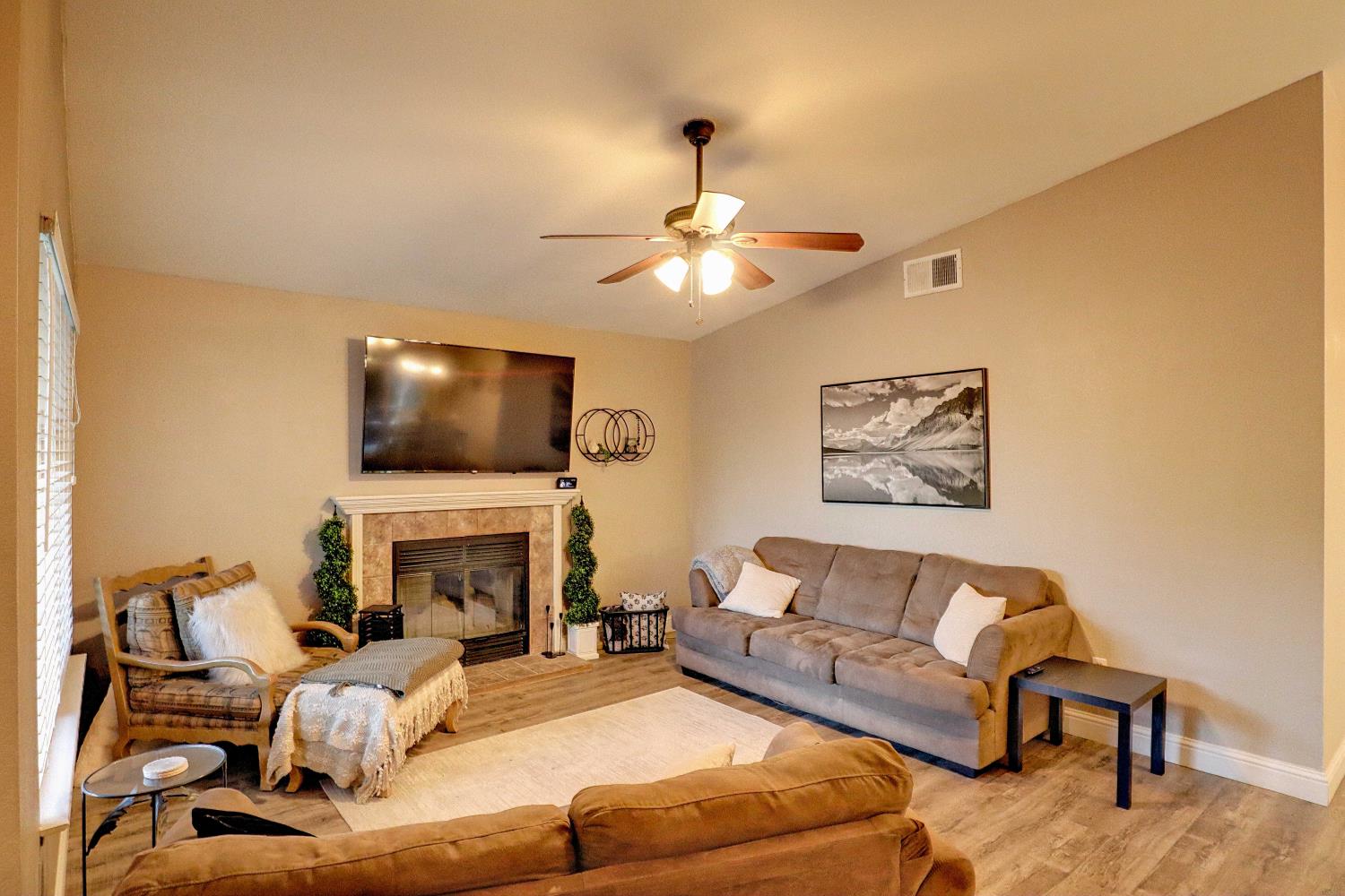 1021 12th Ave, Kingsburg, CA 93631
