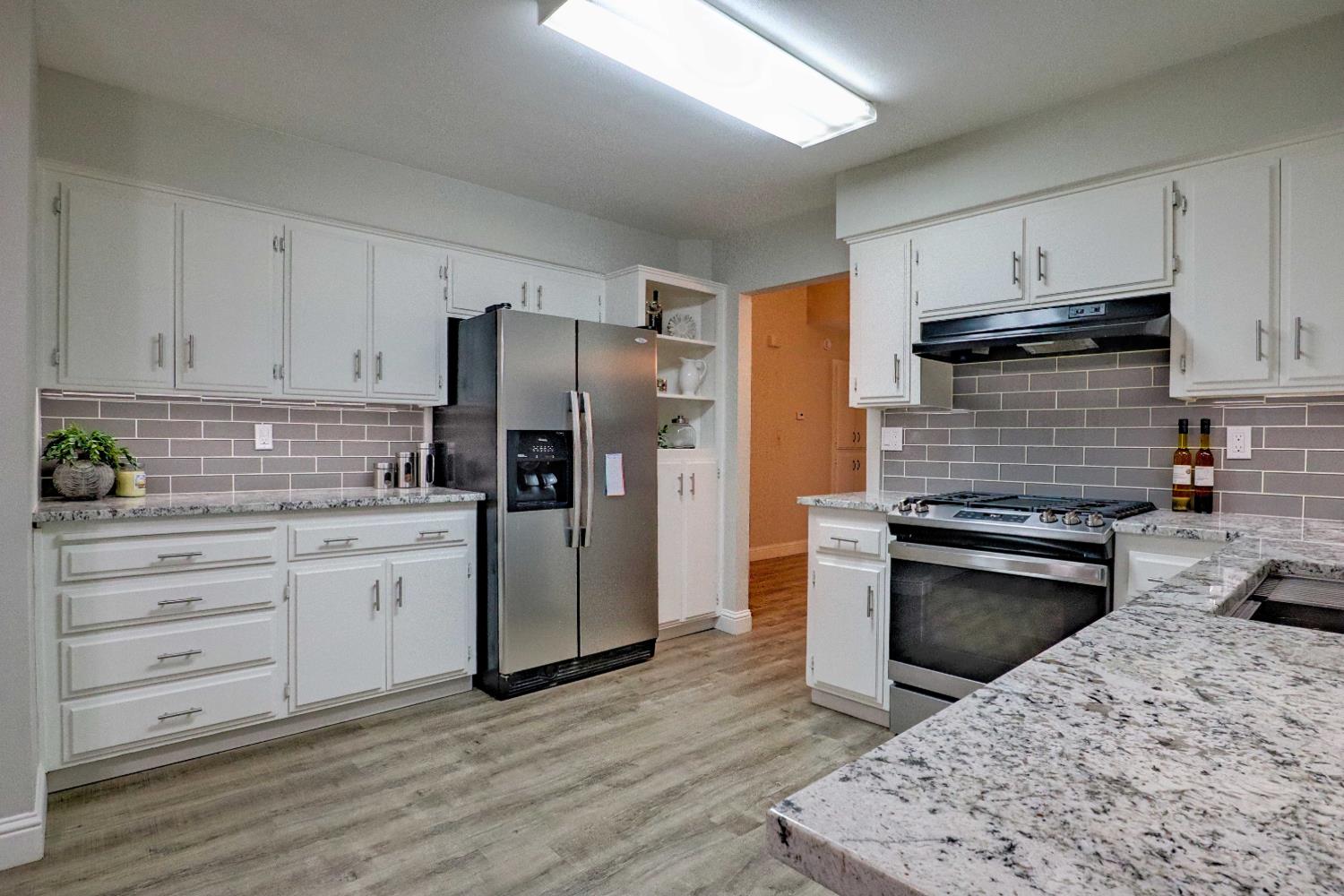 1021 12th Ave, Kingsburg, CA 93631