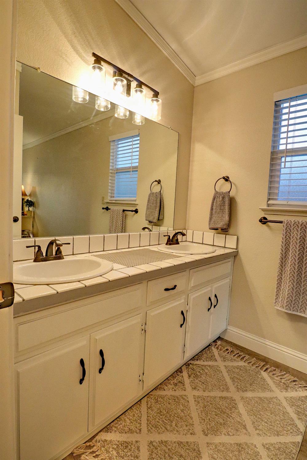 1021 12th Ave, Kingsburg, CA 93631