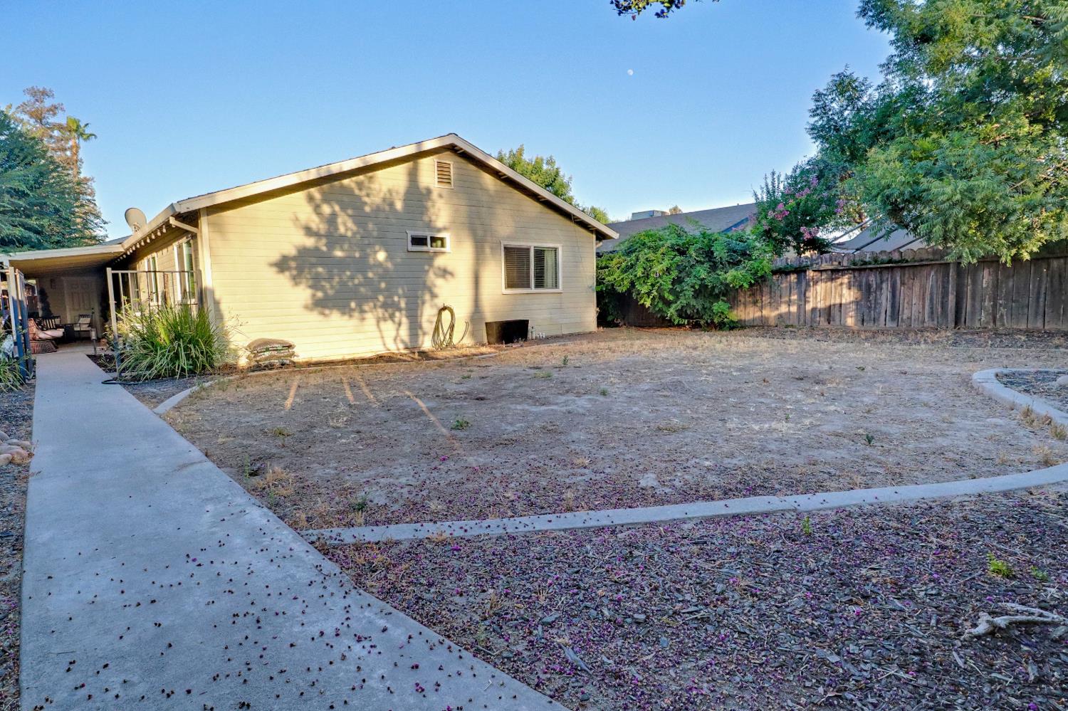 1021 12th Ave, Kingsburg, CA 93631
