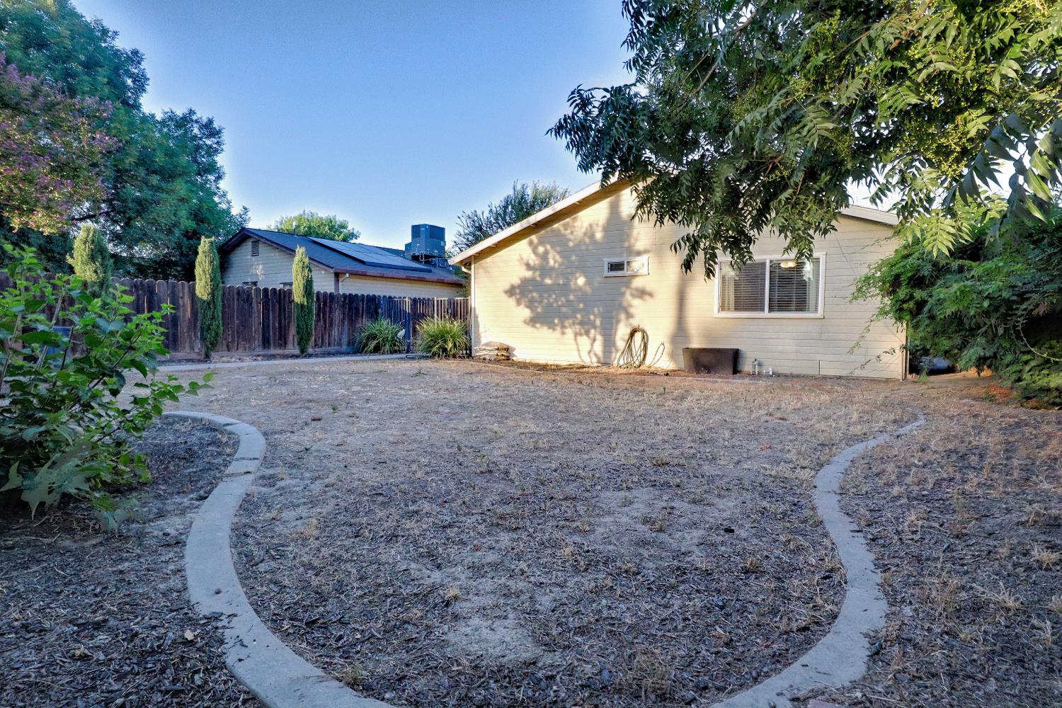 1021 12th Ave, Kingsburg, CA 93631