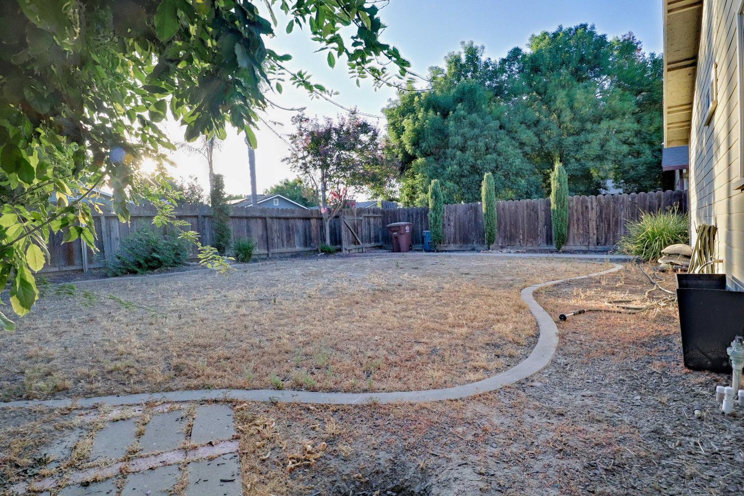 1021 12th Ave, Kingsburg, CA 93631