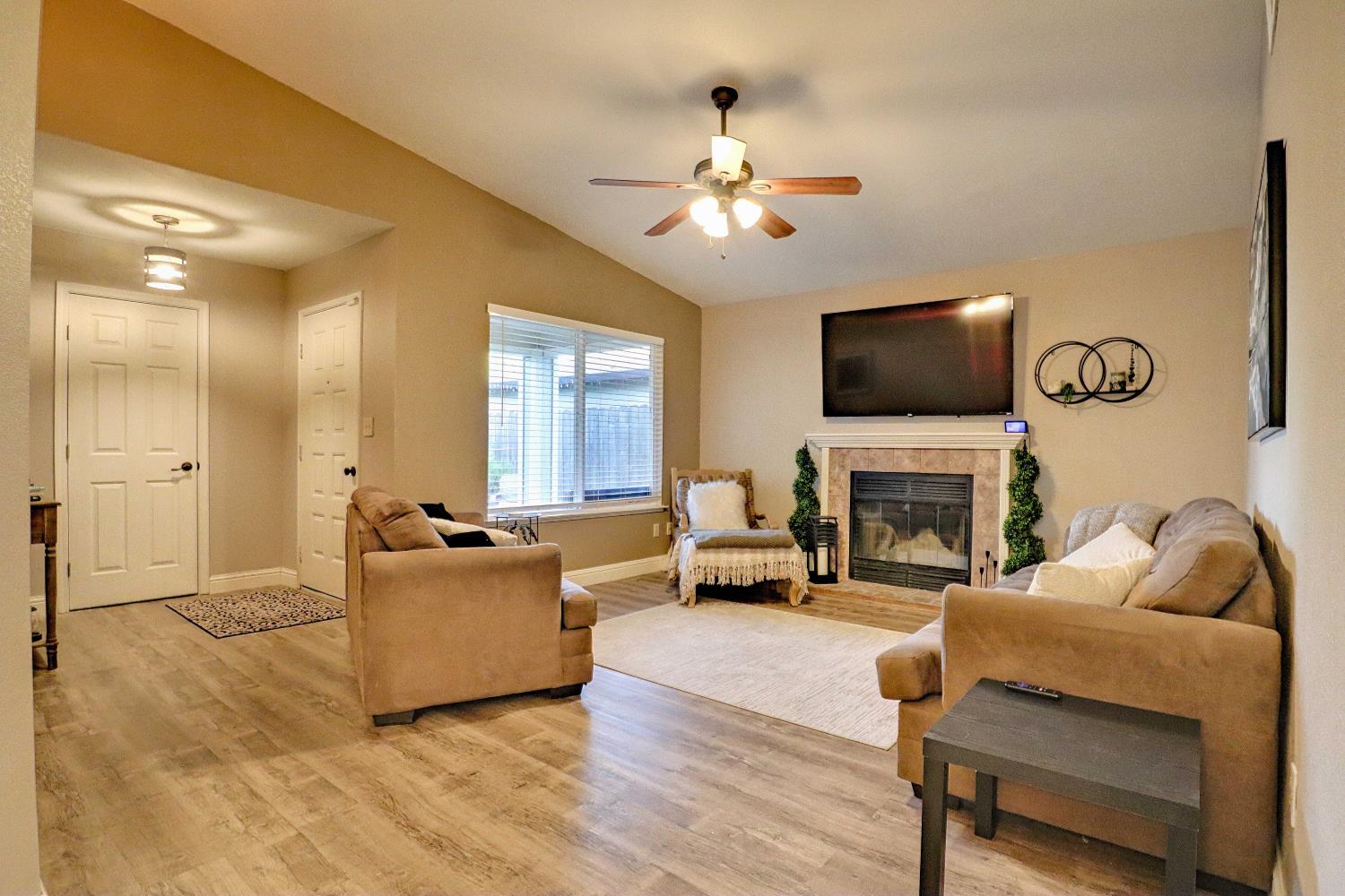 1021 12th Ave, Kingsburg, CA 93631