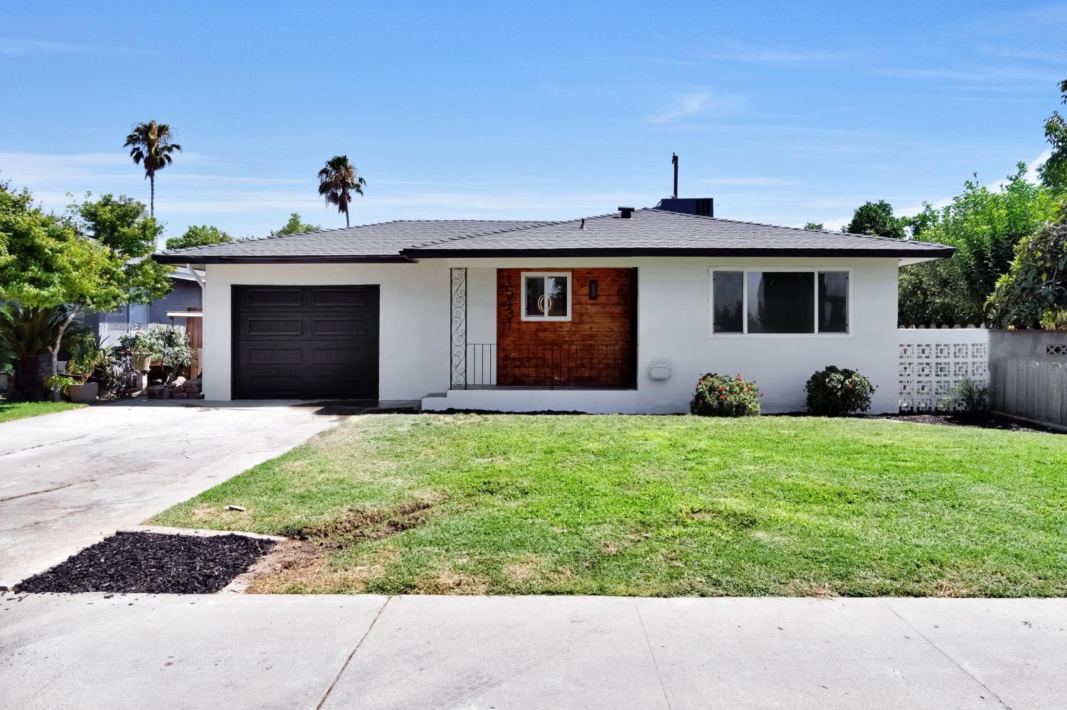 15431 W E St, Kerman, CA 93630