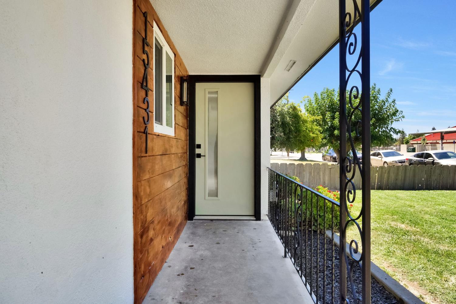 15431 W E St, Kerman, CA 93630