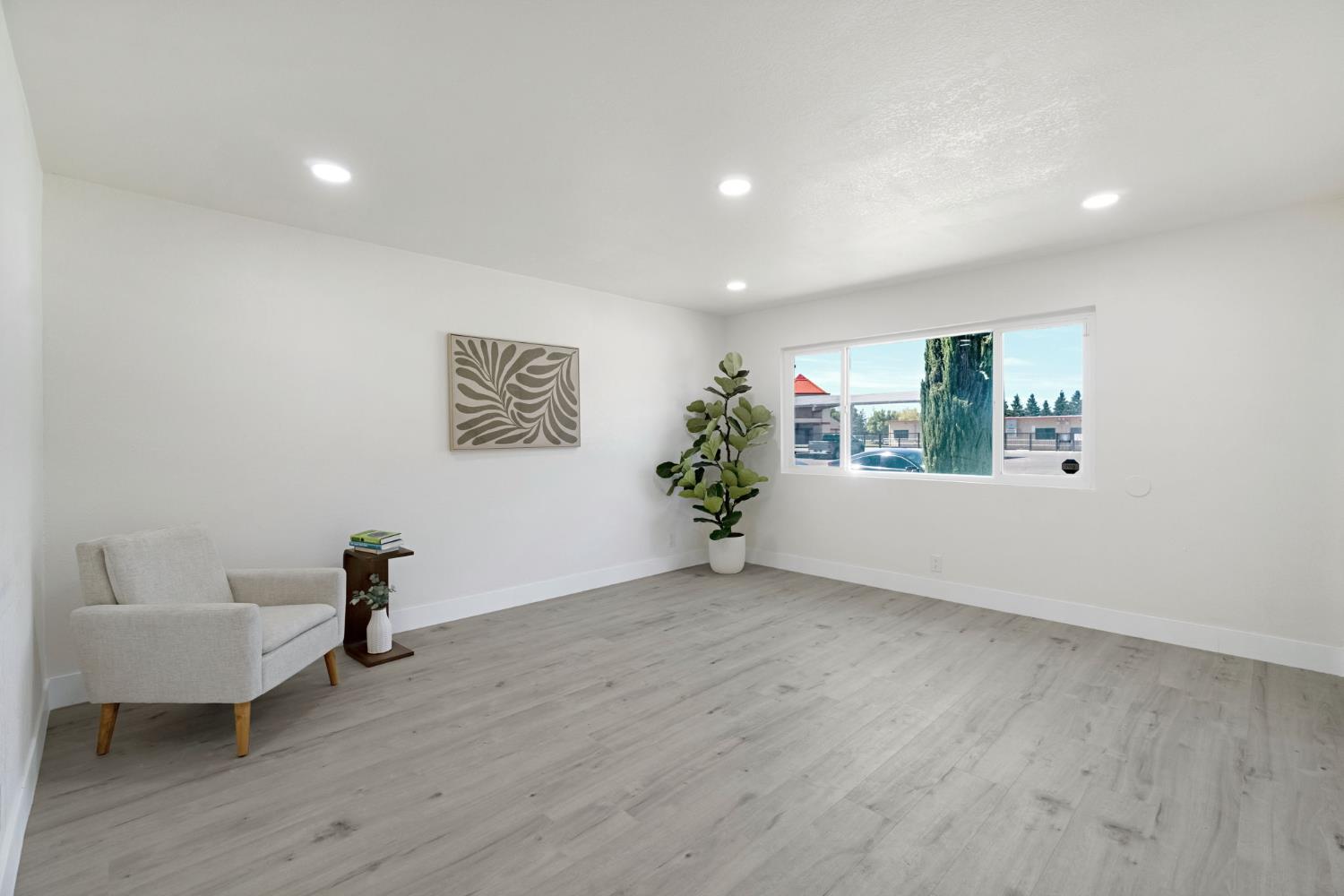 15431 W E St, Kerman, CA 93630