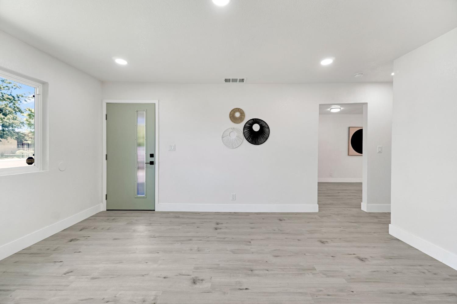 15431 W E St, Kerman, CA 93630