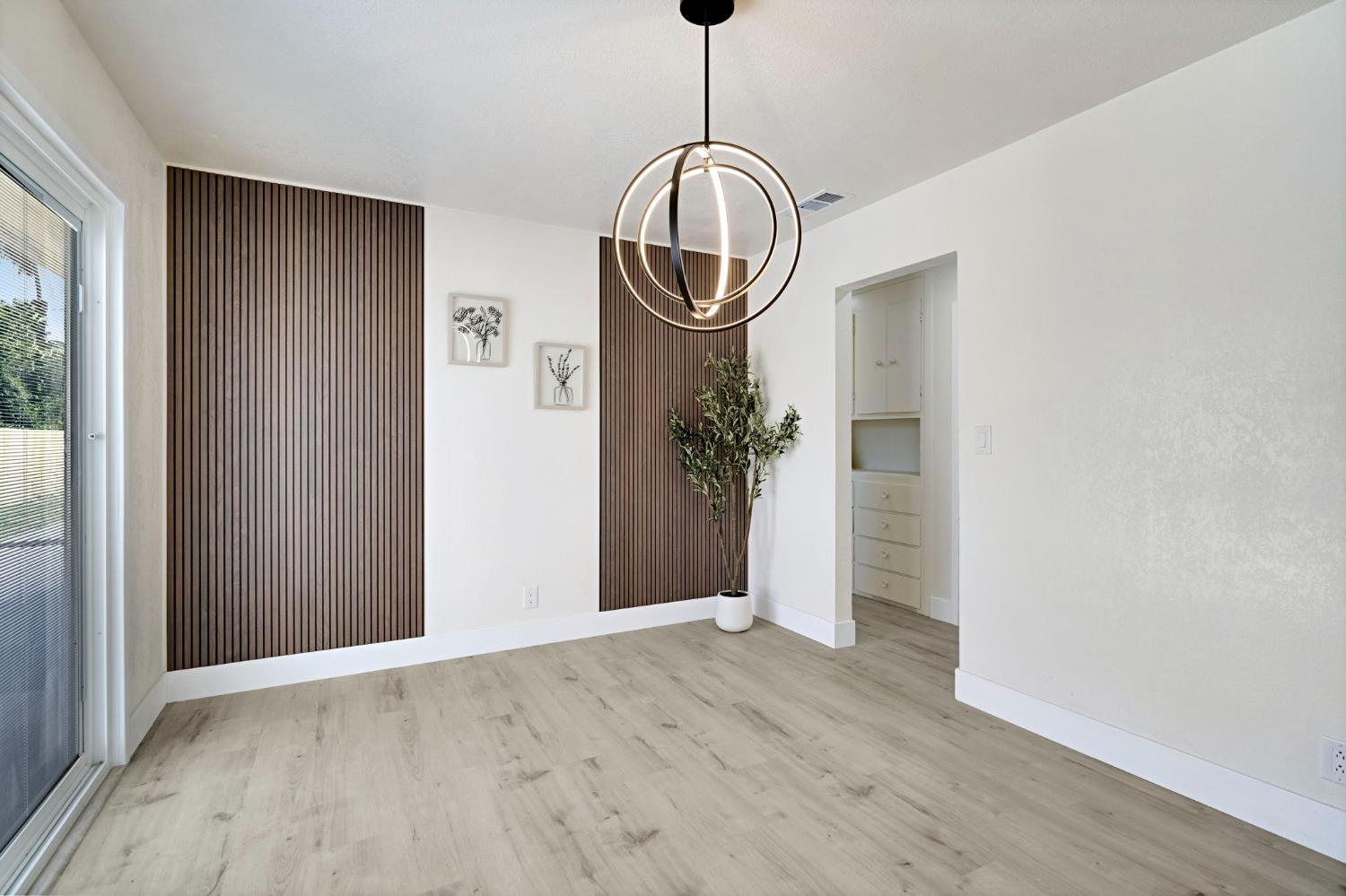 15431 W E St, Kerman, CA 93630