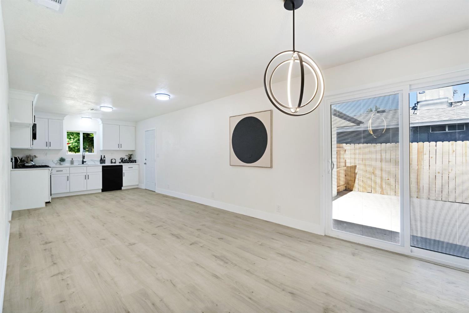 15431 W E St, Kerman, CA 93630