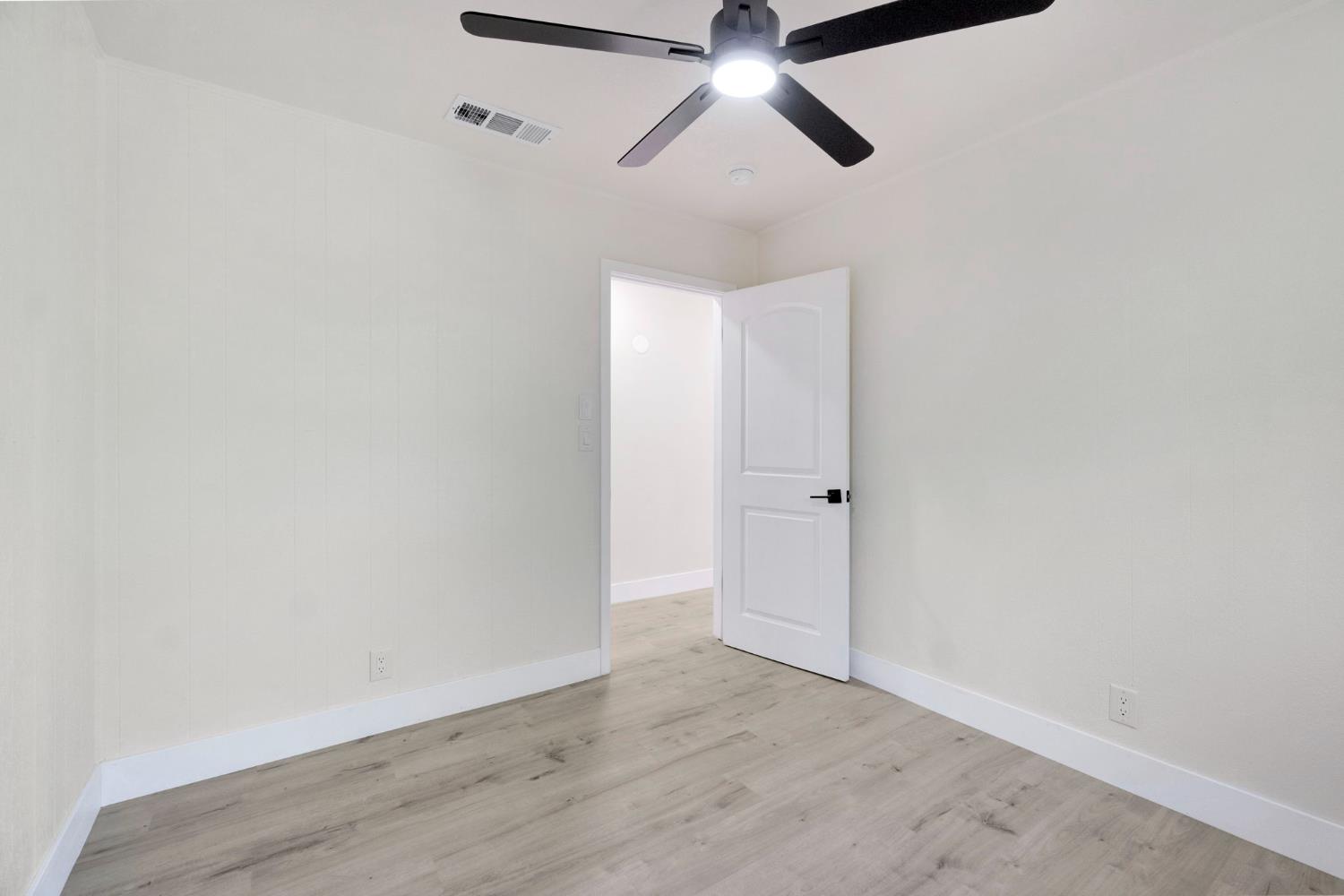 15431 W E St, Kerman, CA 93630