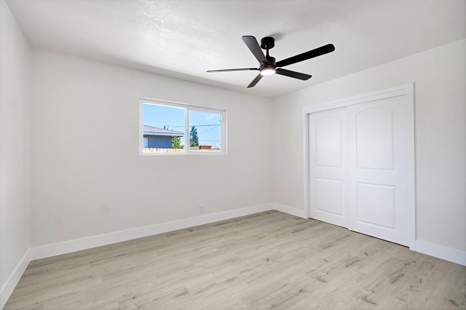15431 W E St, Kerman, CA 93630