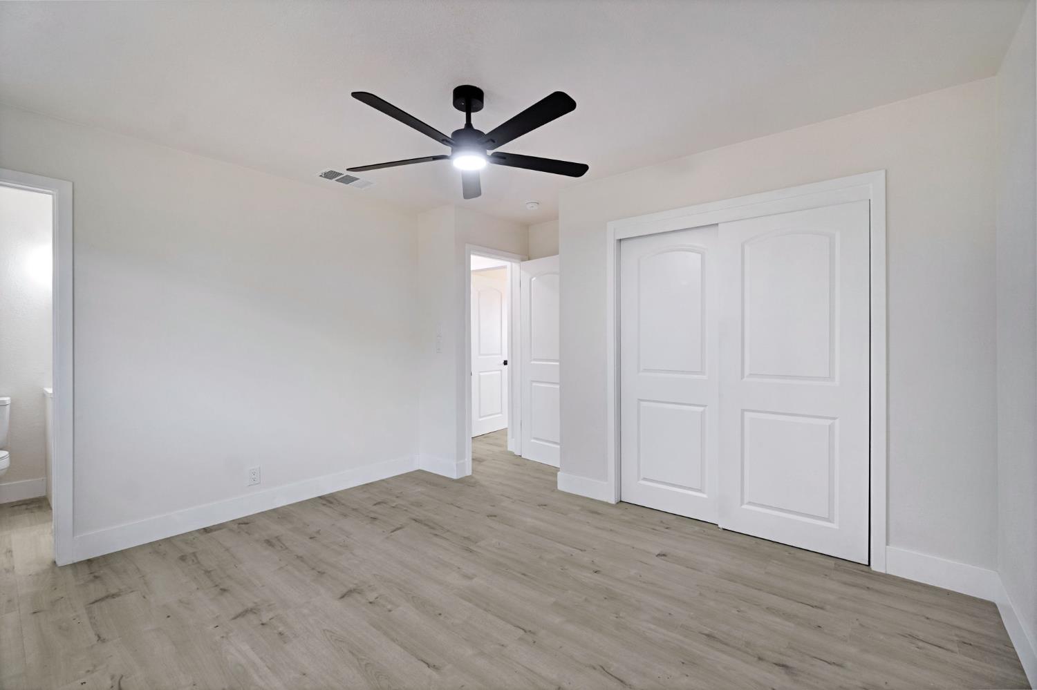 15431 W E St, Kerman, CA 93630