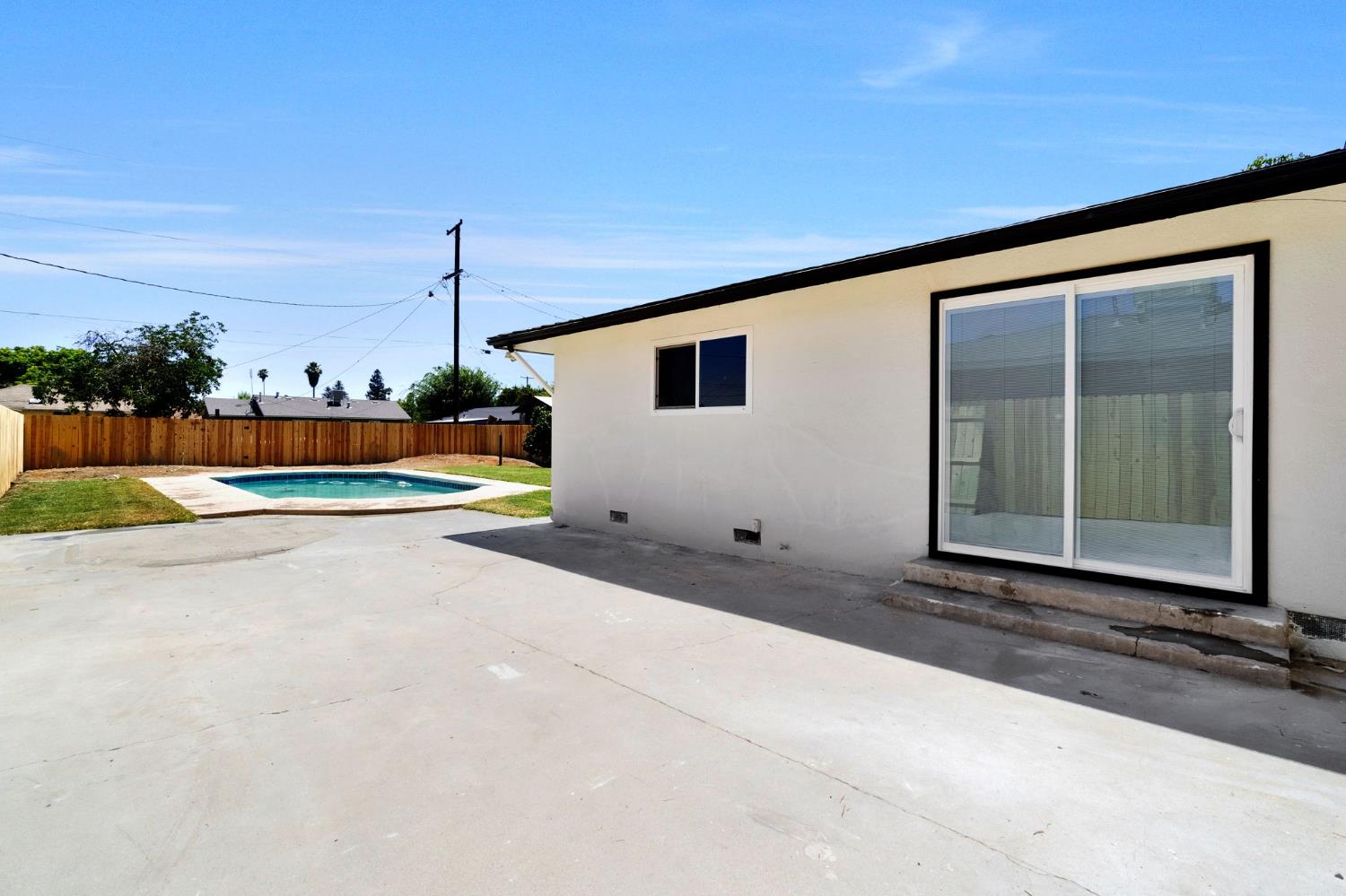 15431 W E St, Kerman, CA 93630