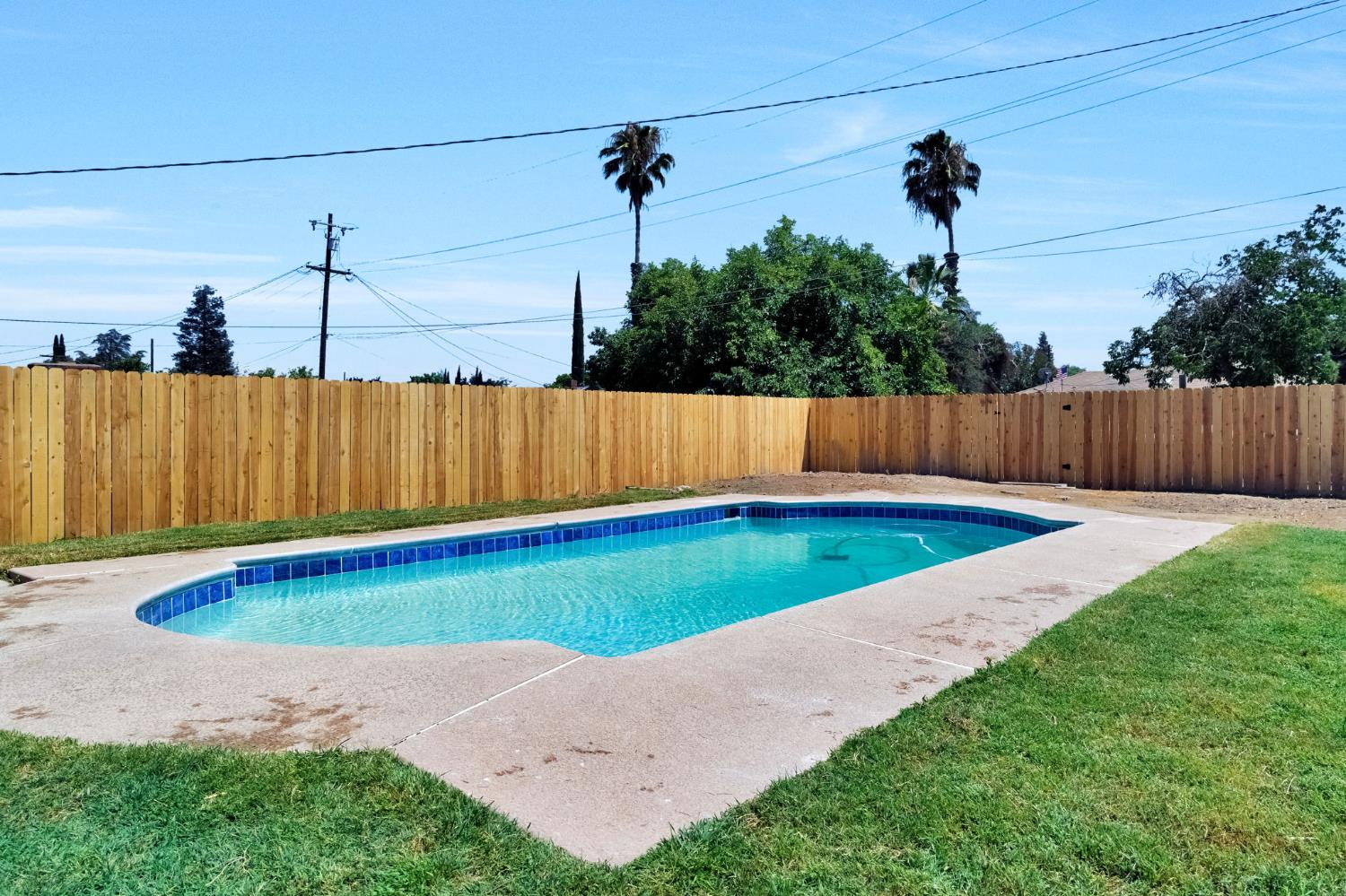 15431 W E St, Kerman, CA 93630