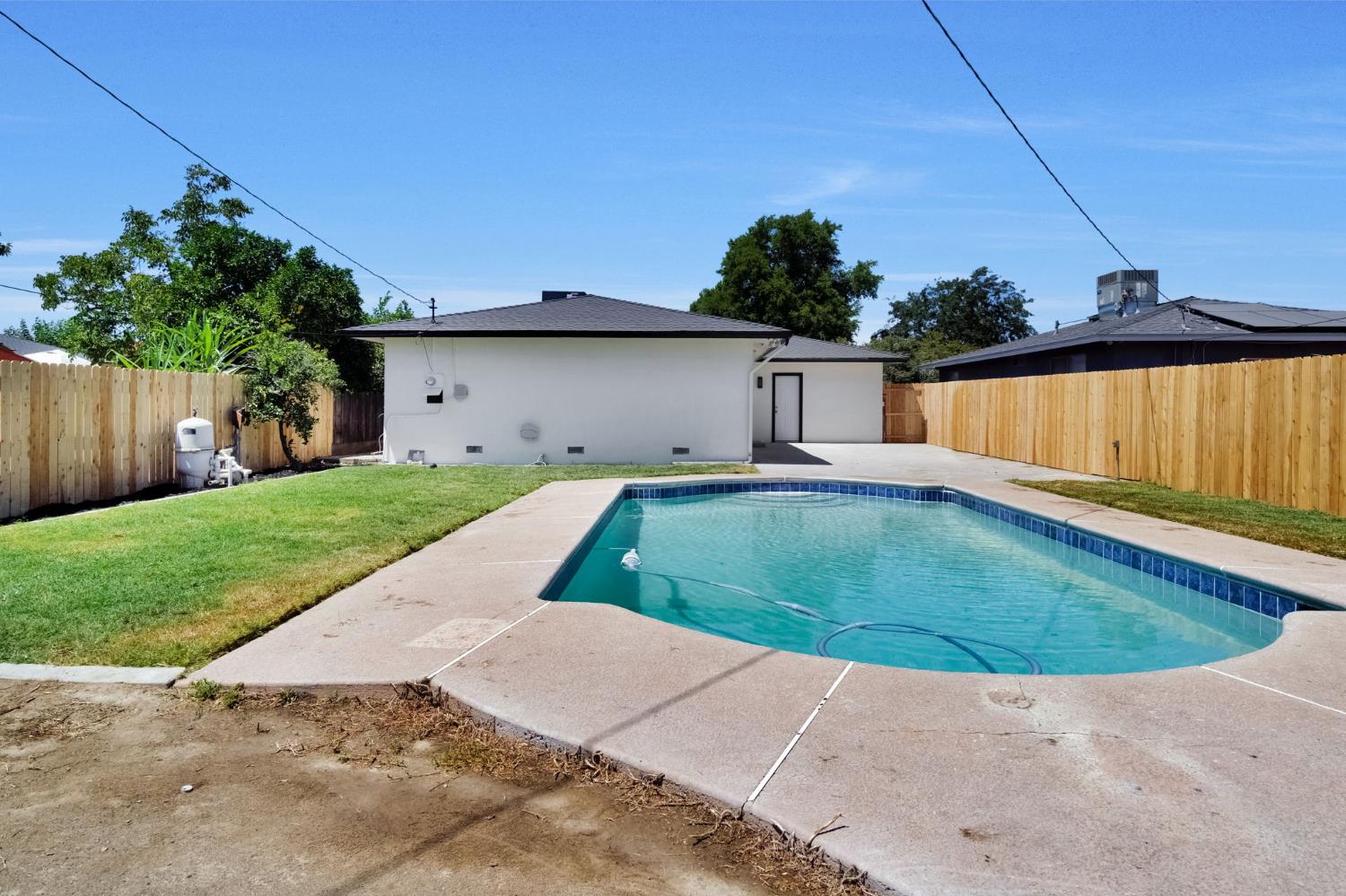 15431 W E St, Kerman, CA 93630