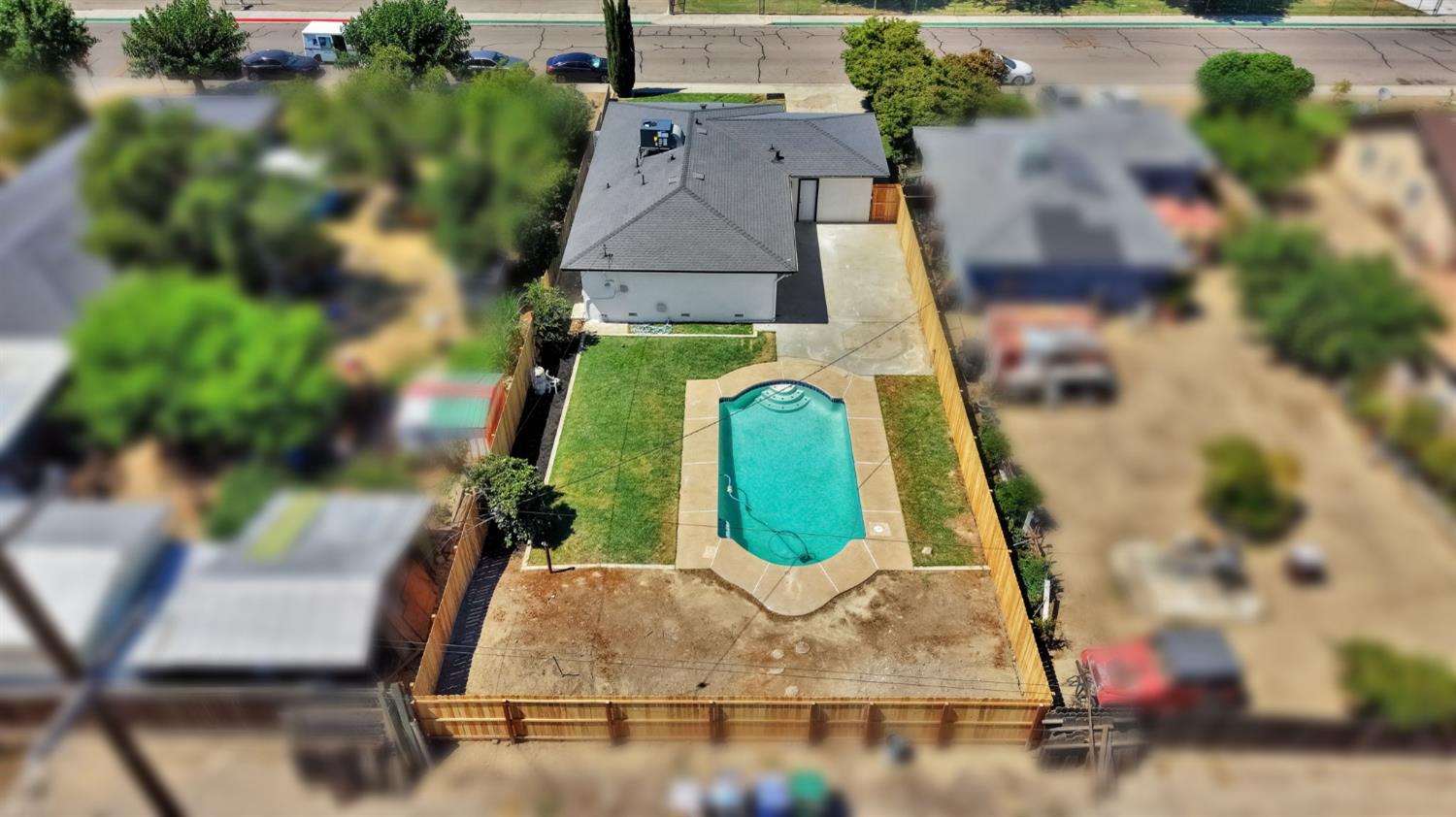 15431 W E St, Kerman, CA 93630