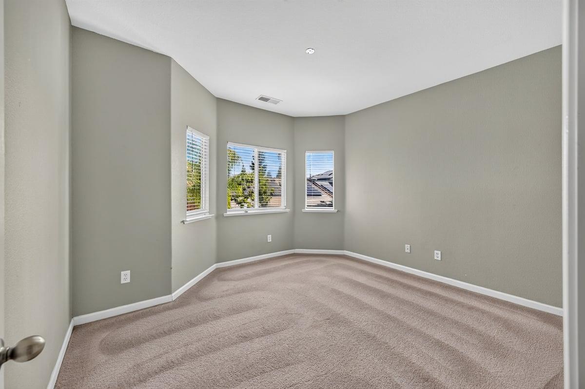 1114 E Oakmont Ave, Fresno, CA 93730