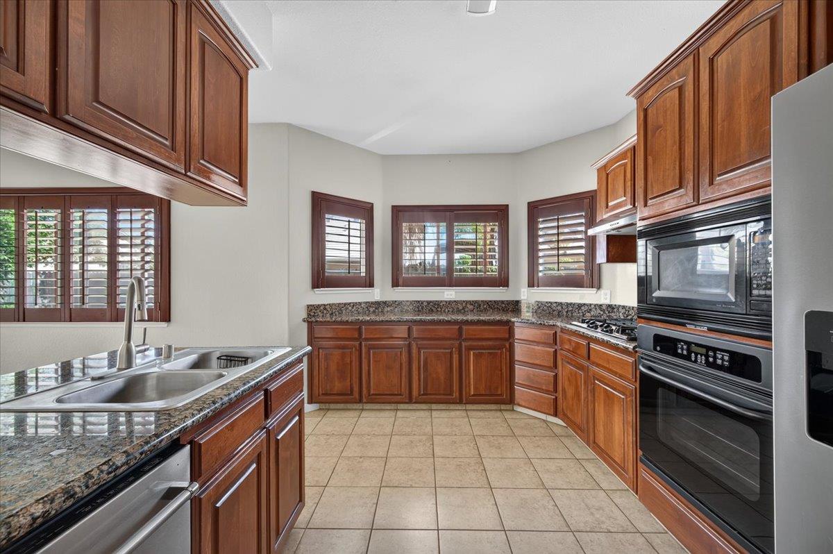 1114 E Oakmont Ave, Fresno, CA 93730