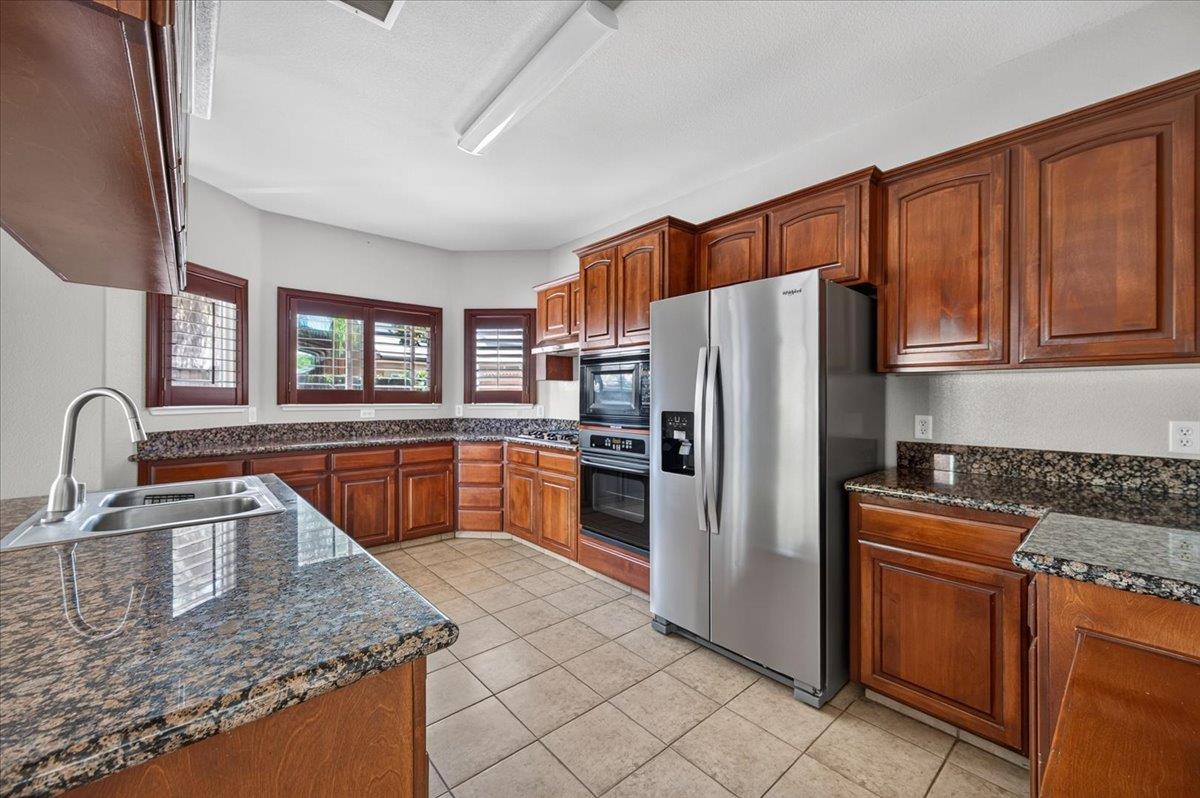 1114 E Oakmont Ave, Fresno, CA 93730