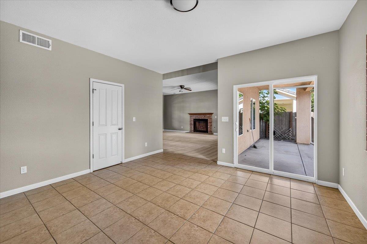 1114 E Oakmont Ave, Fresno, CA 93730