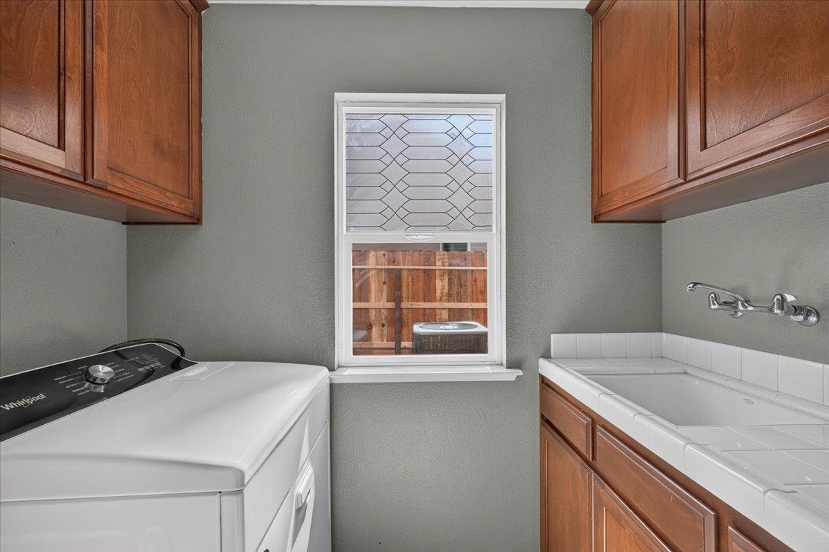 1114 E Oakmont Ave, Fresno, CA 93730