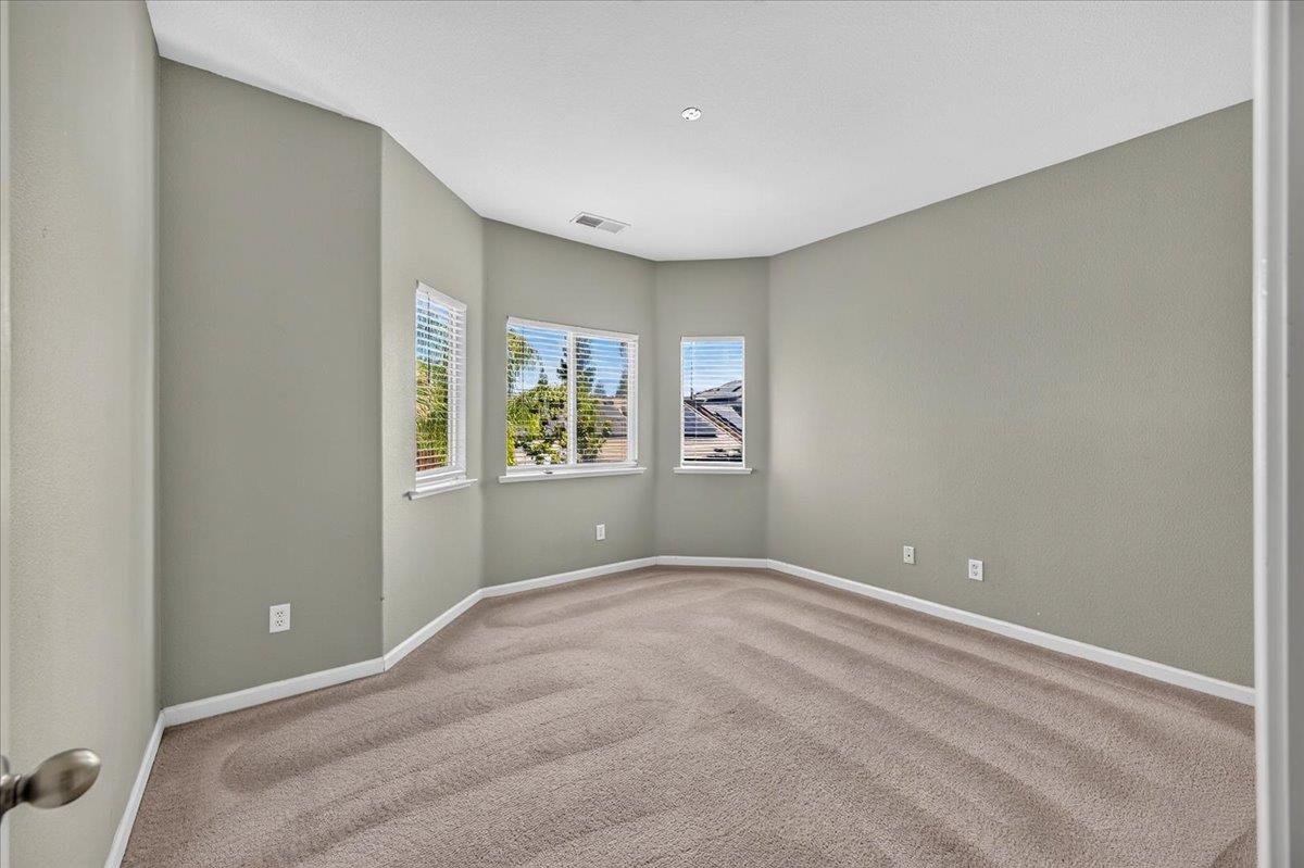 1114 E Oakmont Ave, Fresno, CA 93730
