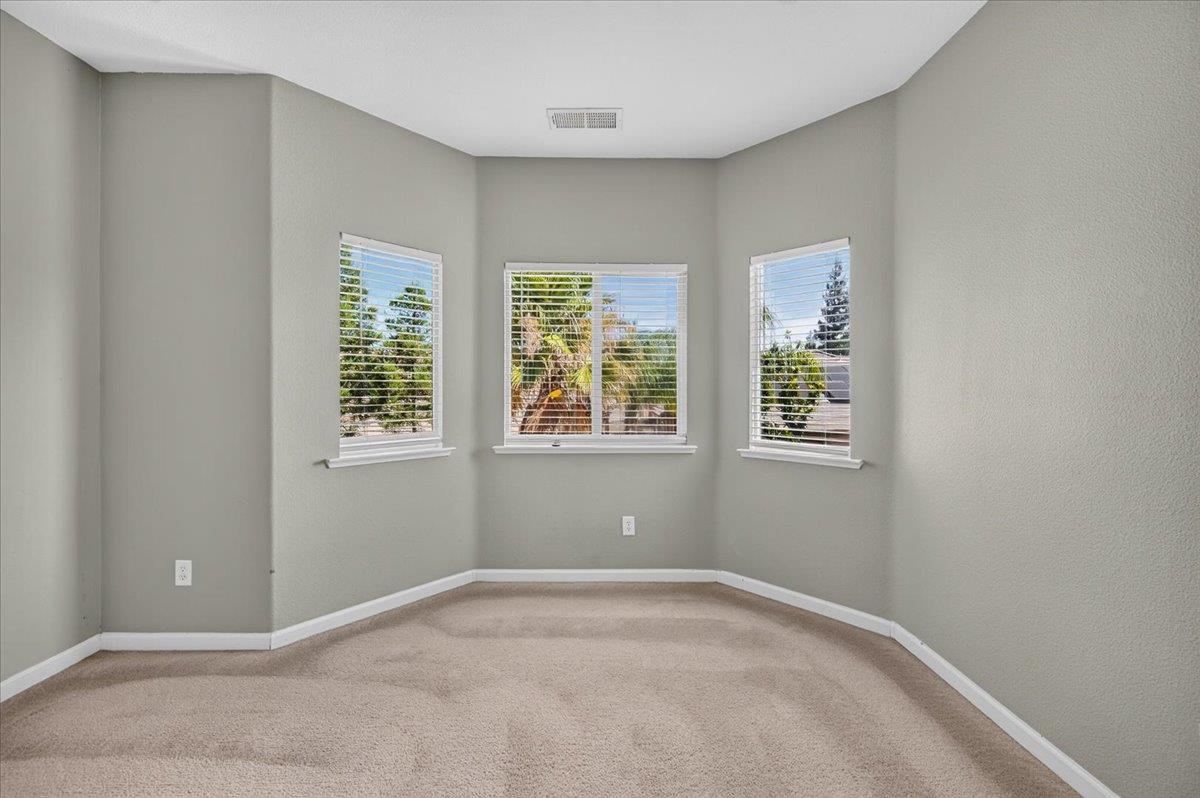 1114 E Oakmont Ave, Fresno, CA 93730