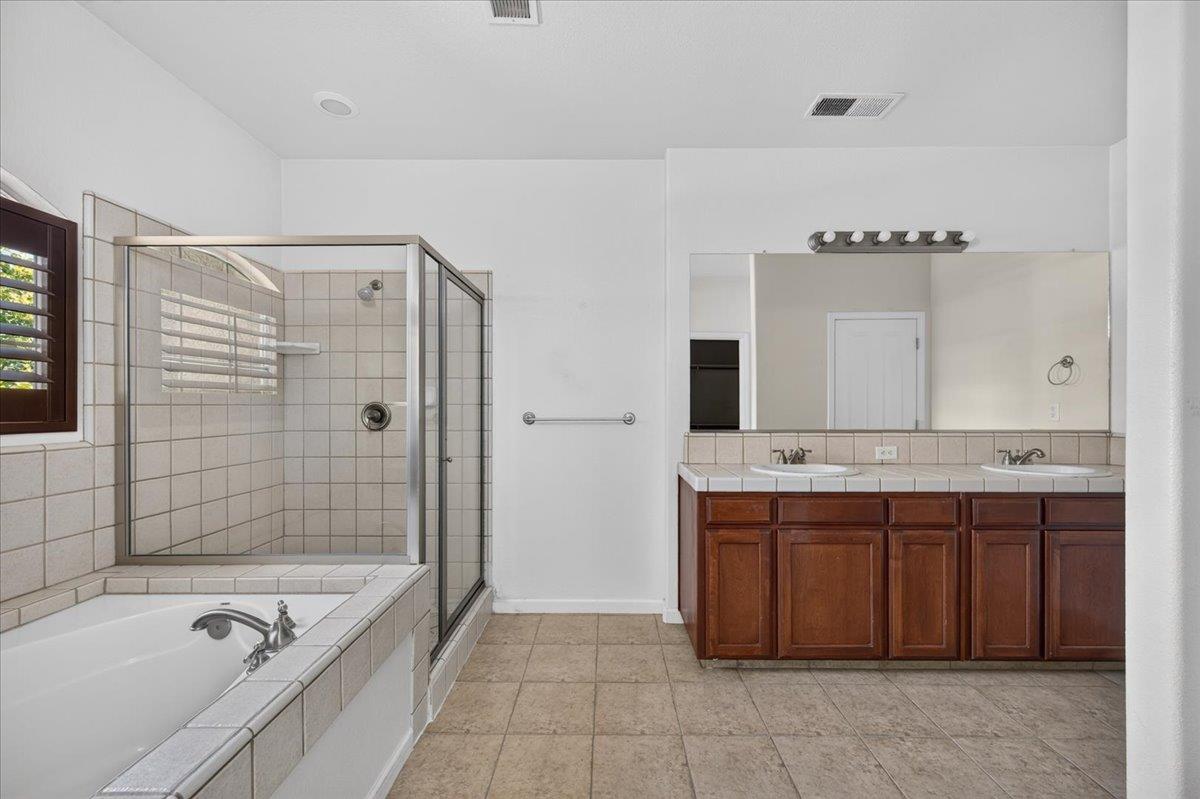 1114 E Oakmont Ave, Fresno, CA 93730