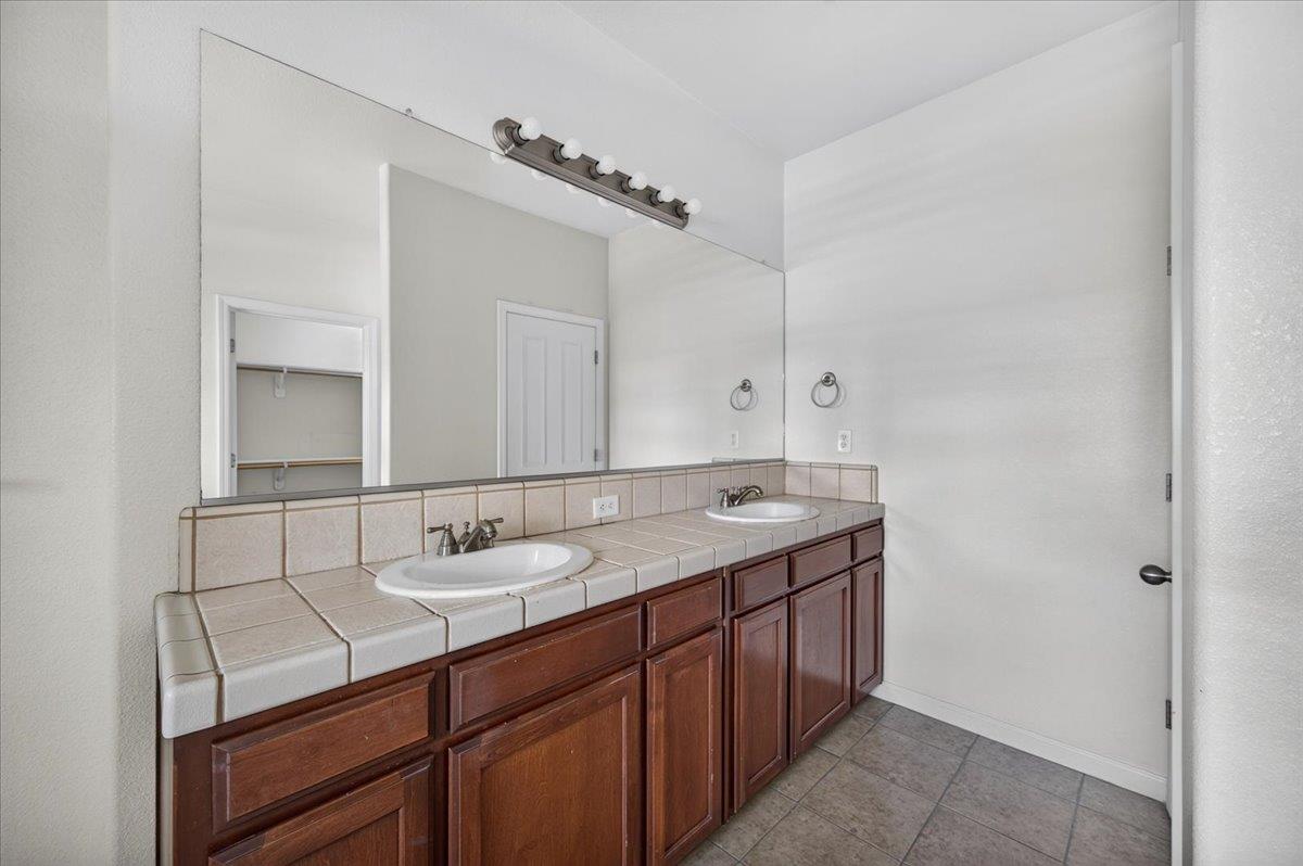 1114 E Oakmont Ave, Fresno, CA 93730