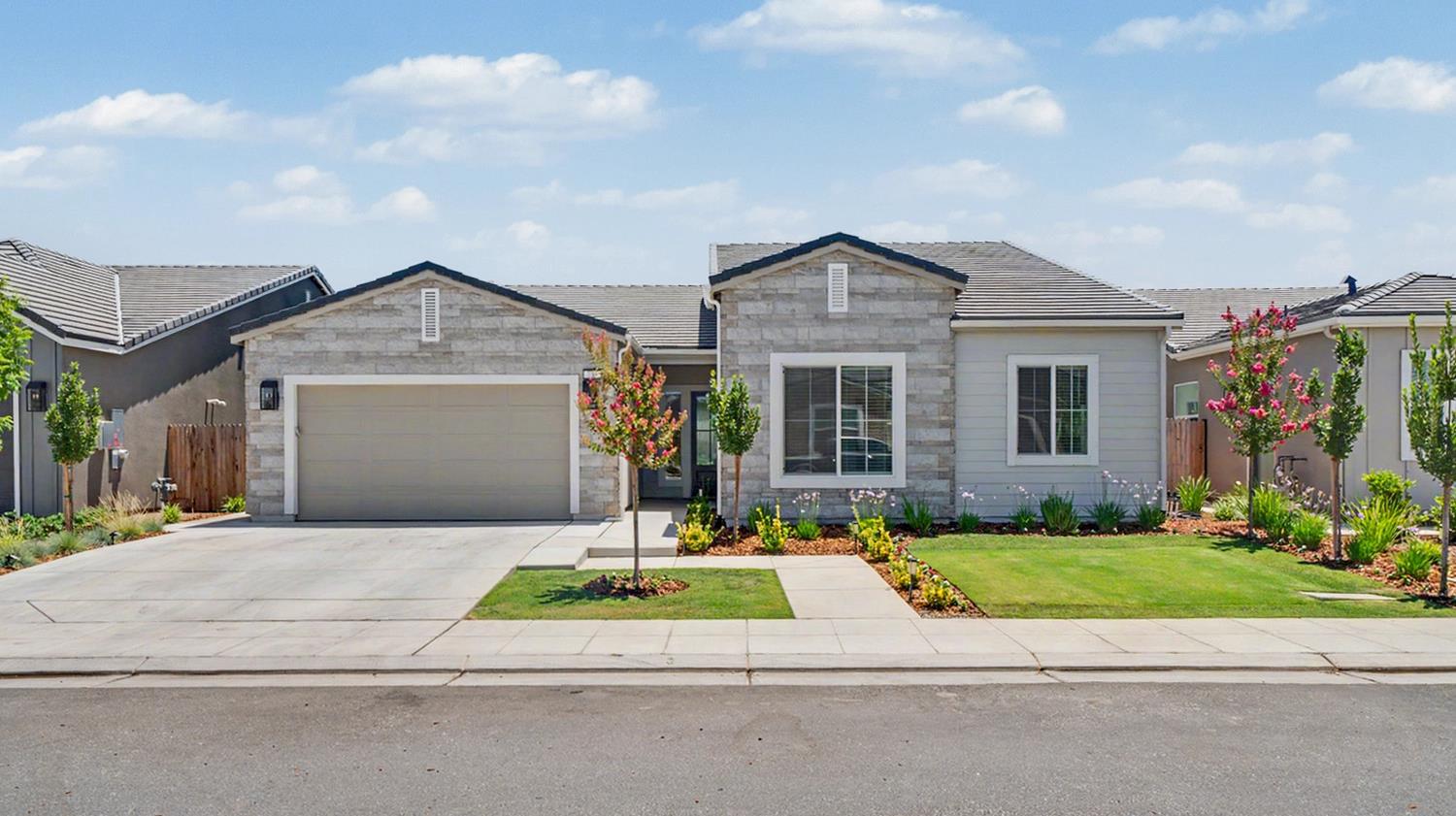 735 Traverse Dr S, Madera, CA 93636