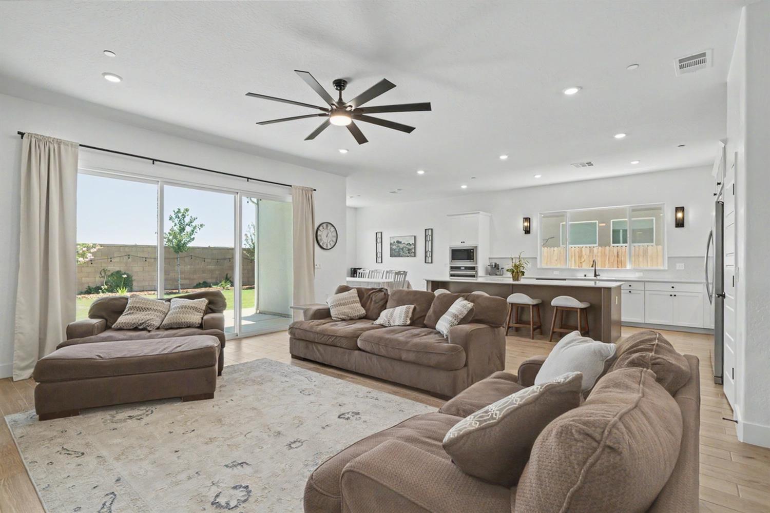 735 Traverse Dr S, Madera, CA 93636