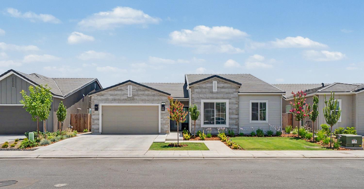 735 Traverse Dr S, Madera, CA 93636