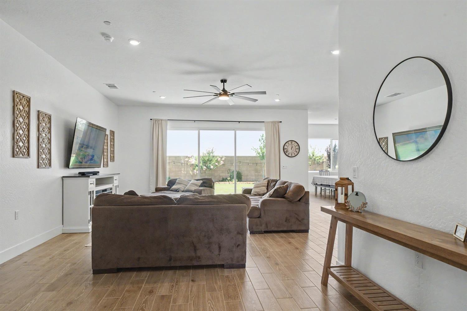 735 Traverse Dr S, Madera, CA 93636