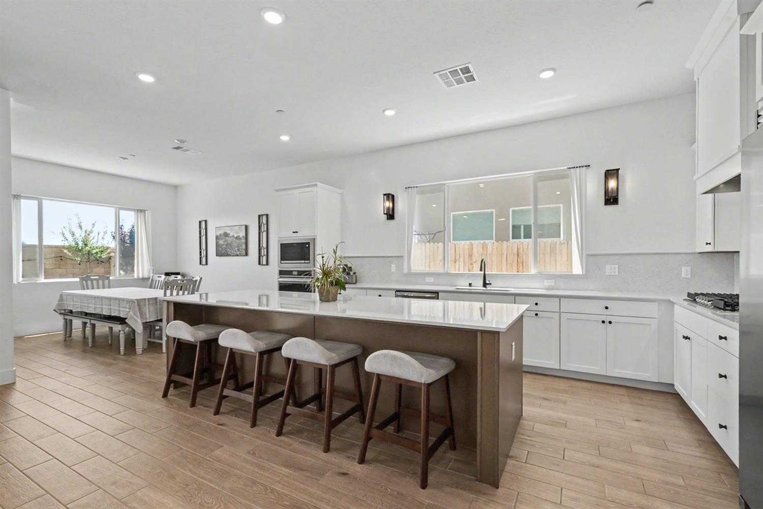 735 Traverse Dr S, Madera, CA 93636