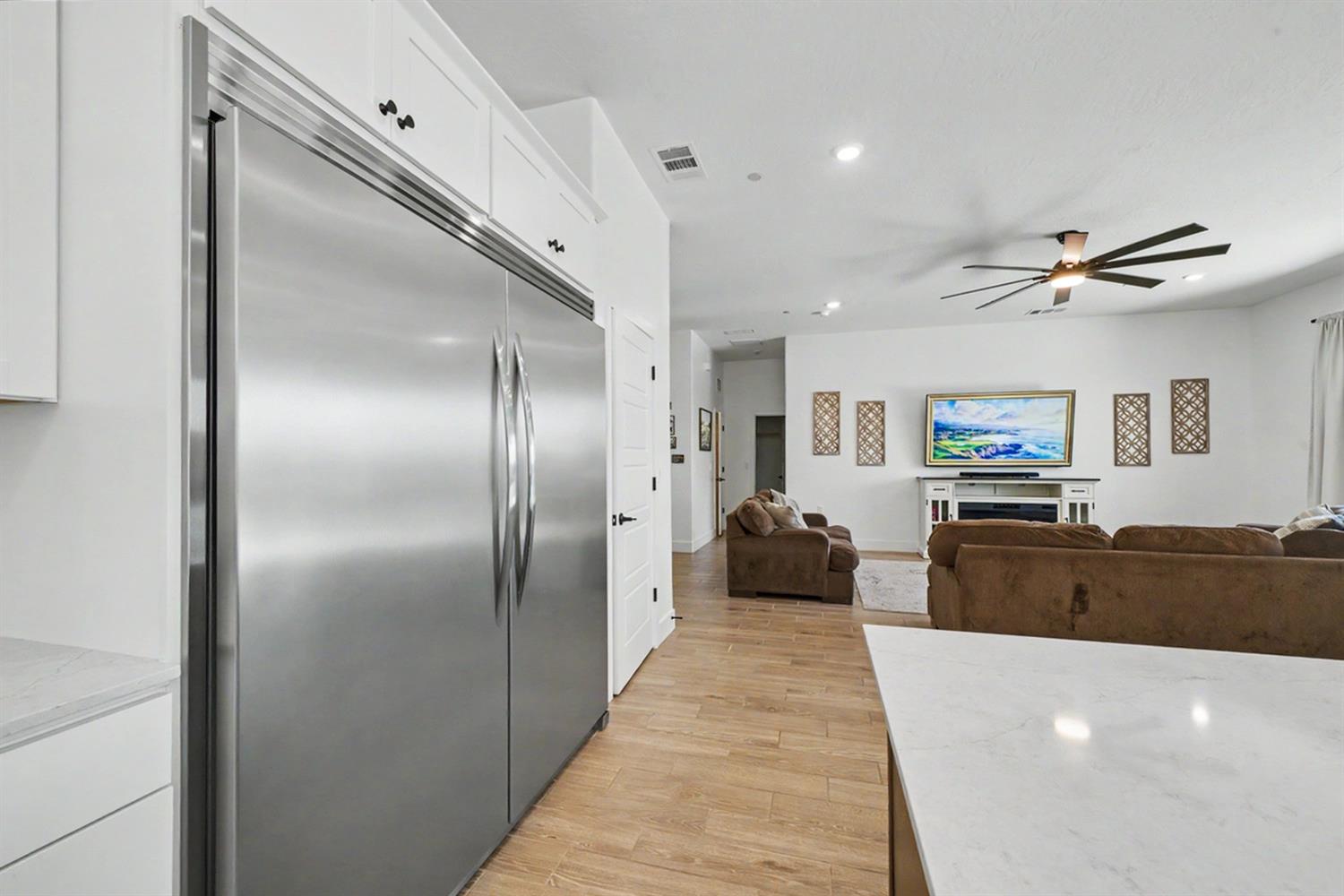 735 Traverse Dr S, Madera, CA 93636