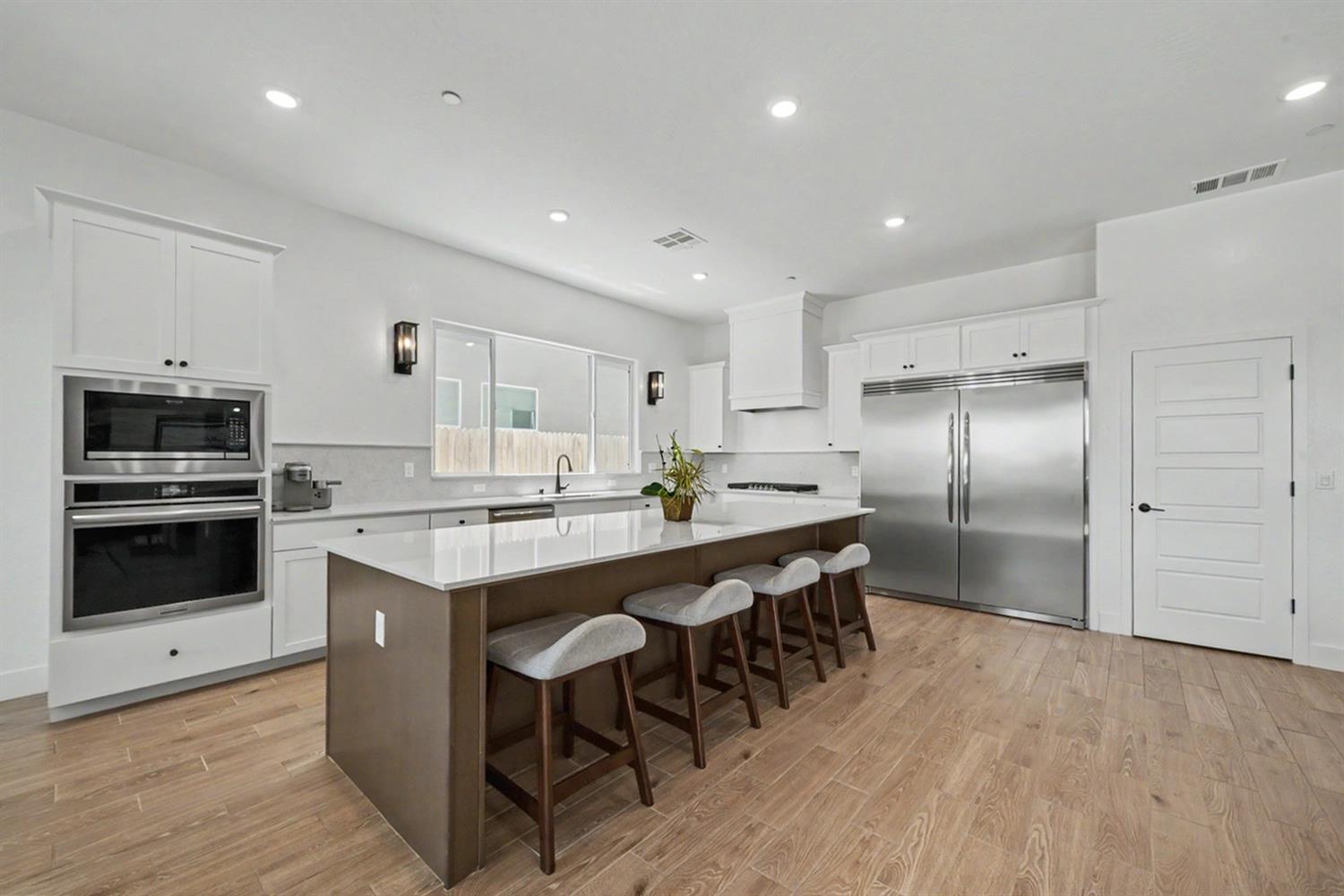 735 Traverse Dr S, Madera, CA 93636