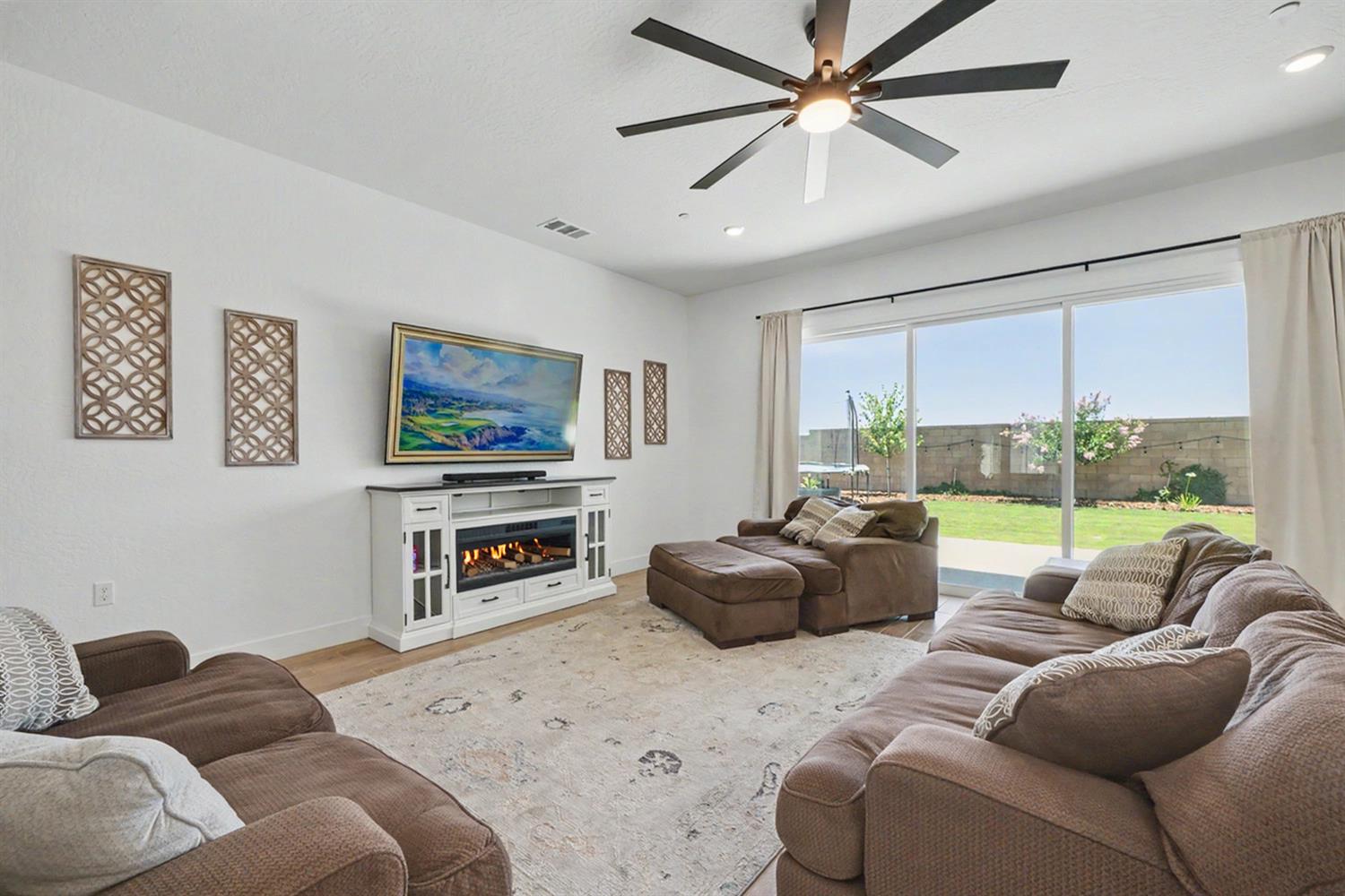 735 Traverse Dr S, Madera, CA 93636