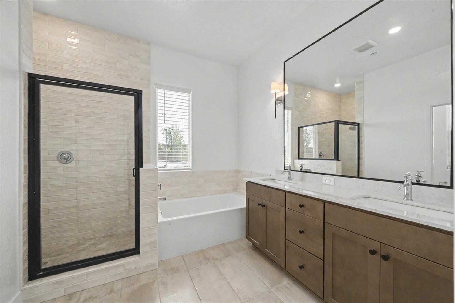735 Traverse Dr S, Madera, CA 93636