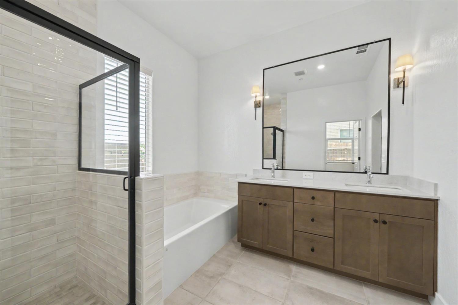 735 Traverse Dr S, Madera, CA 93636