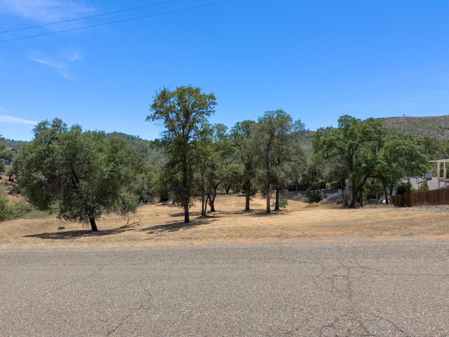 1 Spriggs Ln, Mariposa, CA 95338