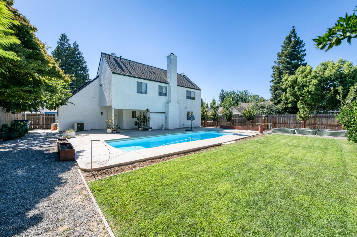 1061 N Adler Ave, Clovis, CA 93611