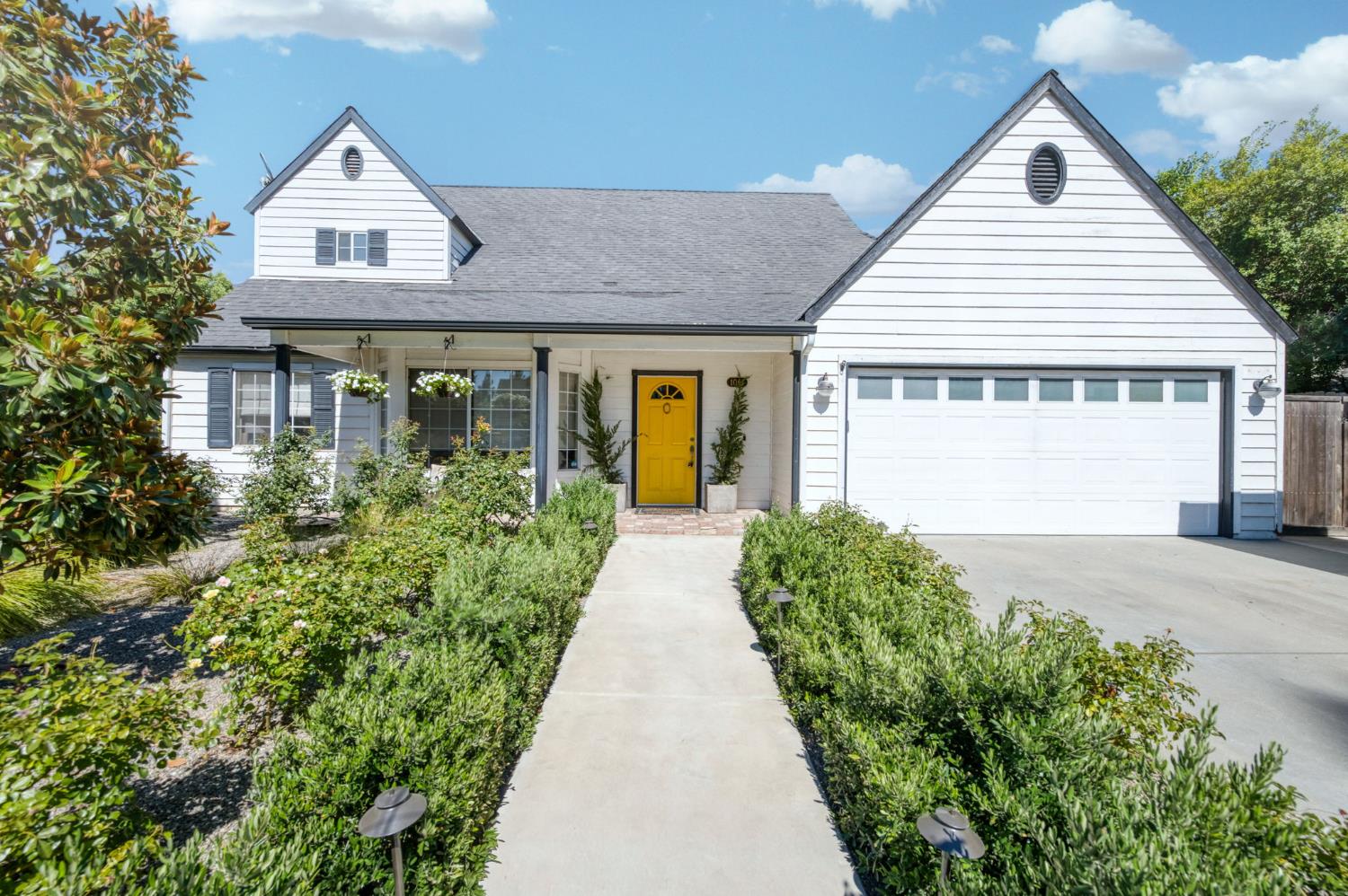 1061 N Adler Ave, Clovis, CA 93611