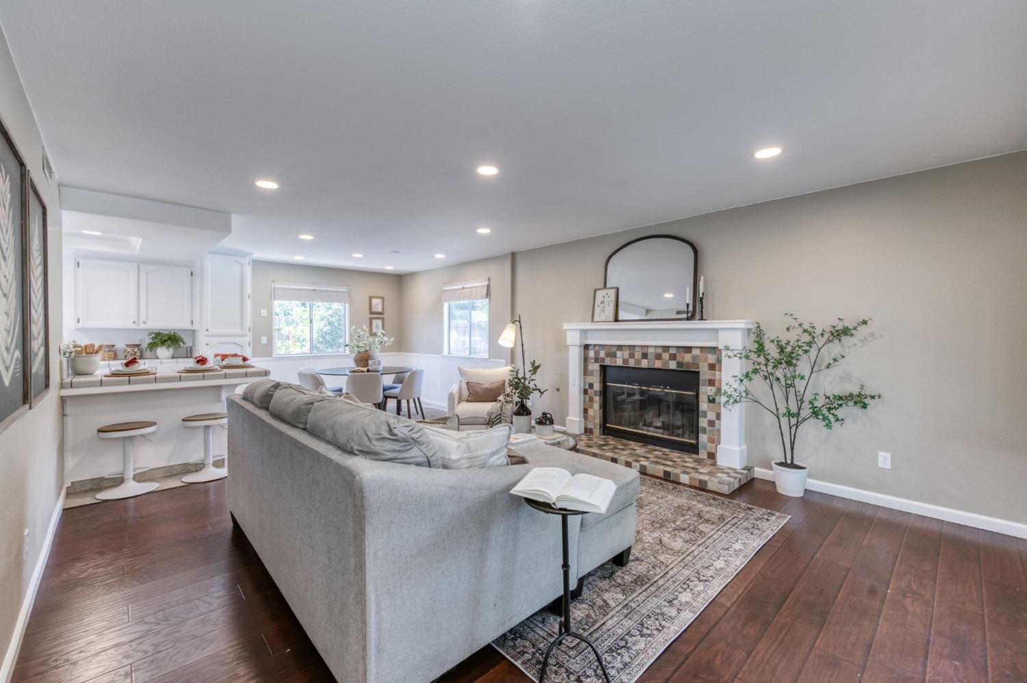 1061 N Adler Ave, Clovis, CA 93611