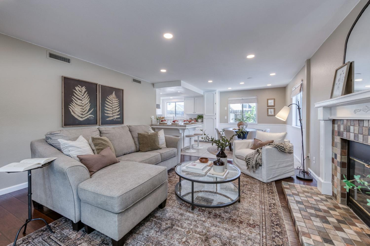 1061 N Adler Ave, Clovis, CA 93611