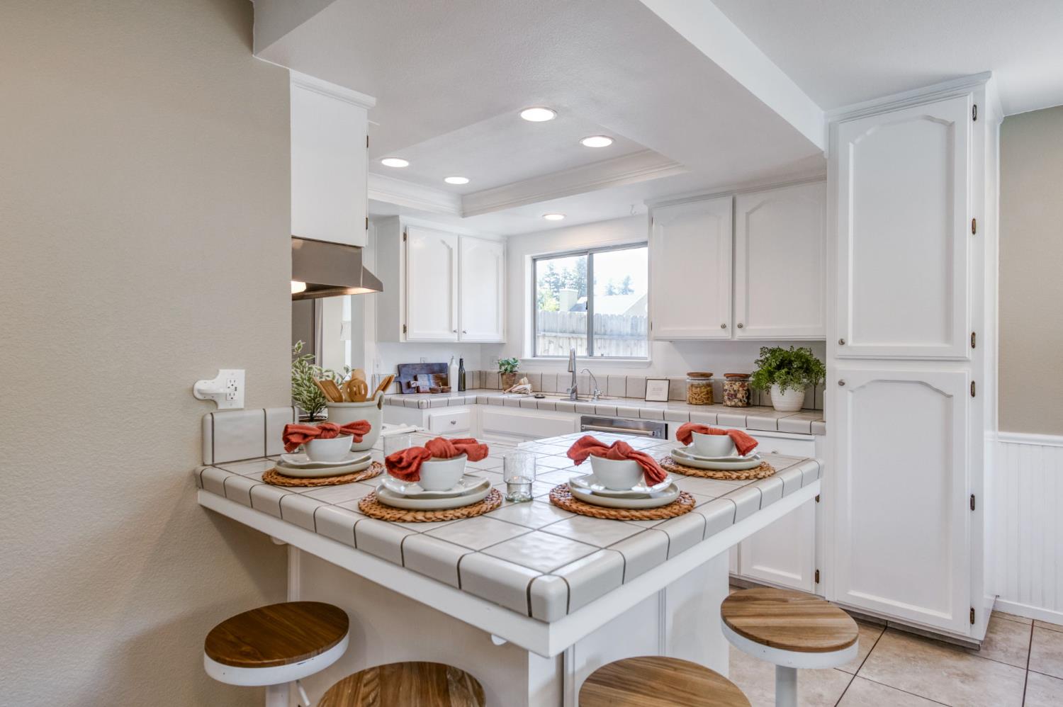 1061 N Adler Ave, Clovis, CA 93611