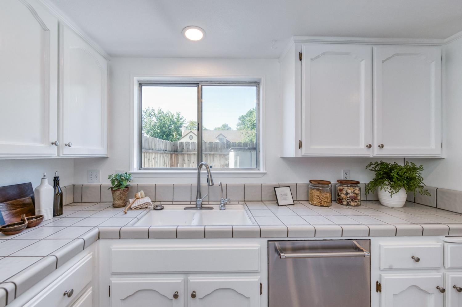 1061 N Adler Ave, Clovis, CA 93611