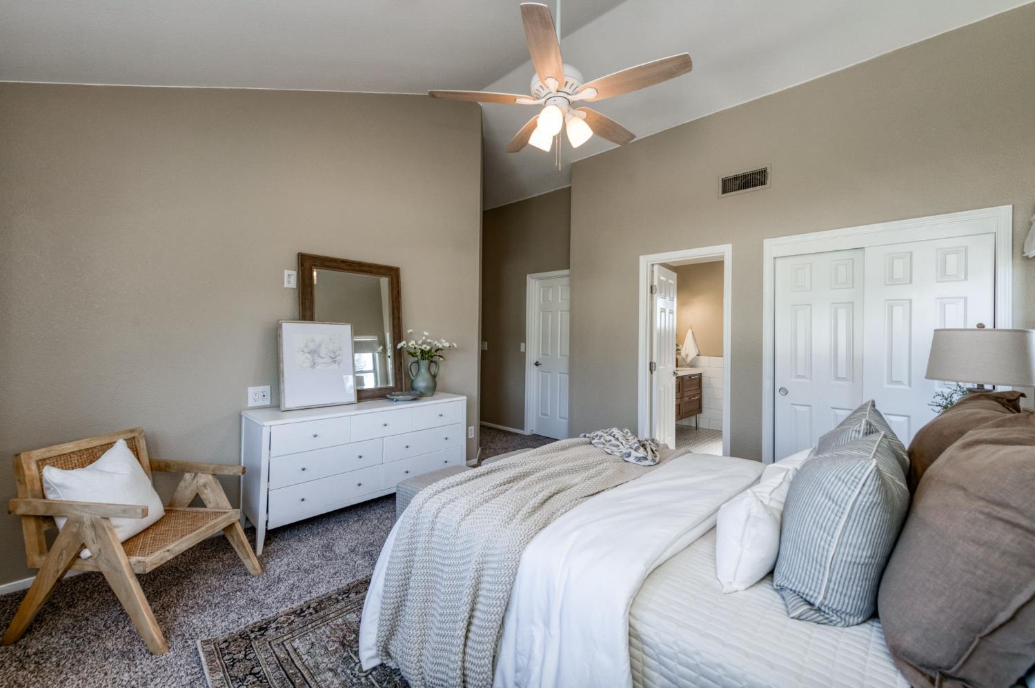 1061 N Adler Ave, Clovis, CA 93611