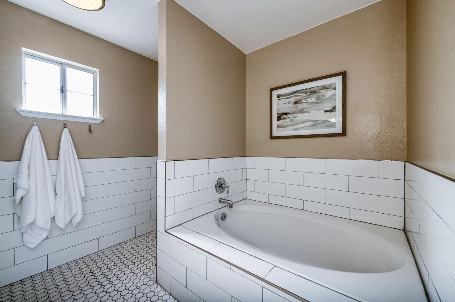 1061 N Adler Ave, Clovis, CA 93611