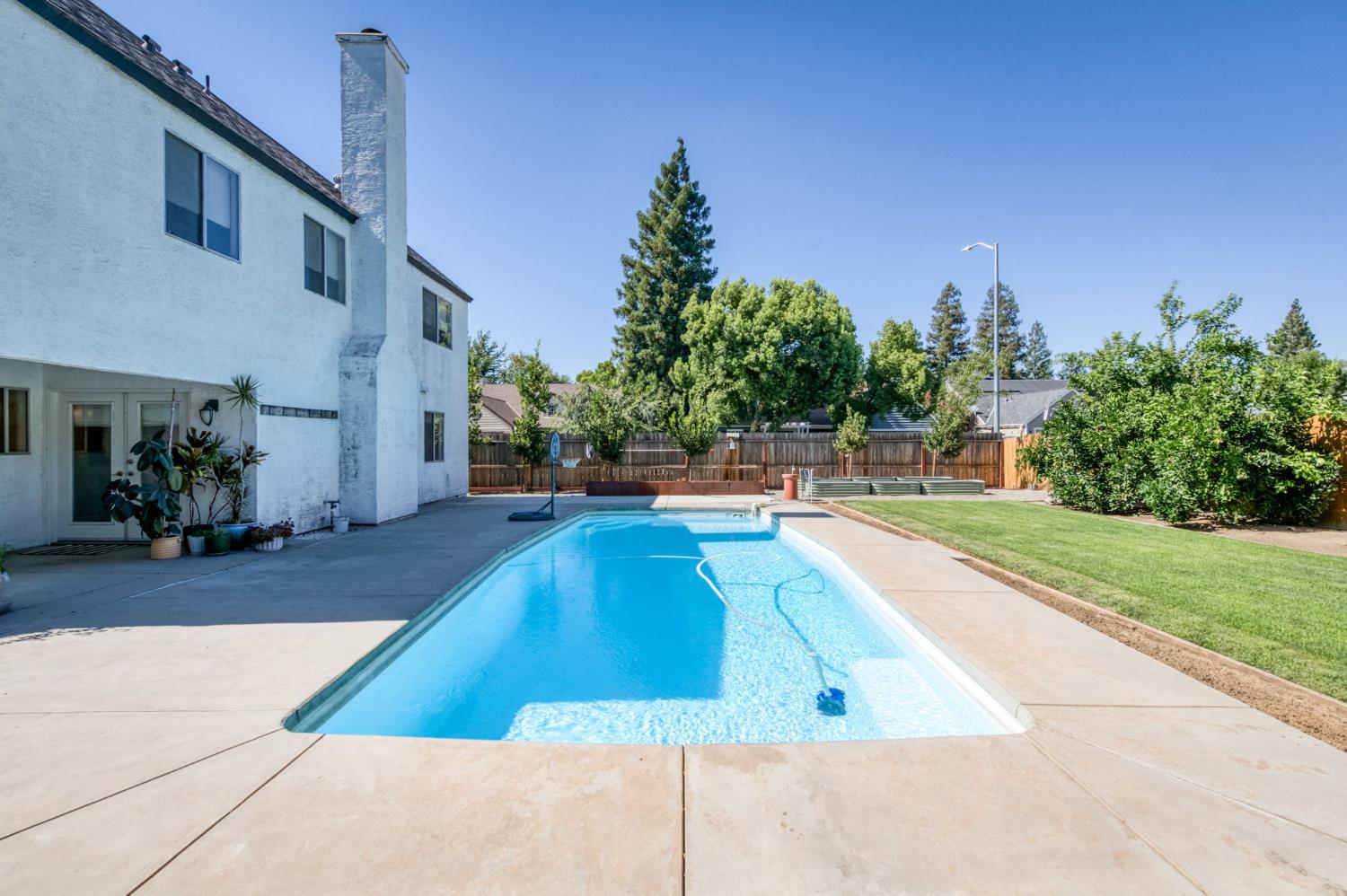 1061 N Adler Ave, Clovis, CA 93611